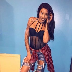 Meet your Posher, Kendra